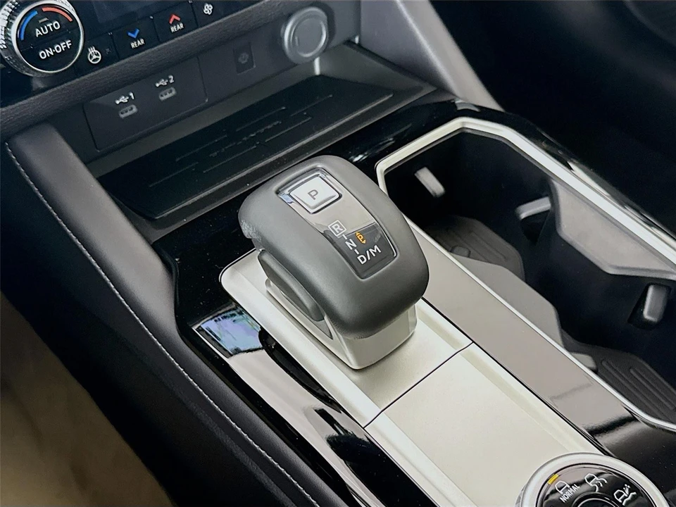 2026 Mitsubishi Outlander - Image 15 of 21