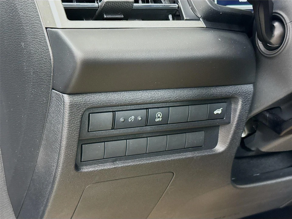 2026 Mitsubishi Outlander - Image 2 of 21