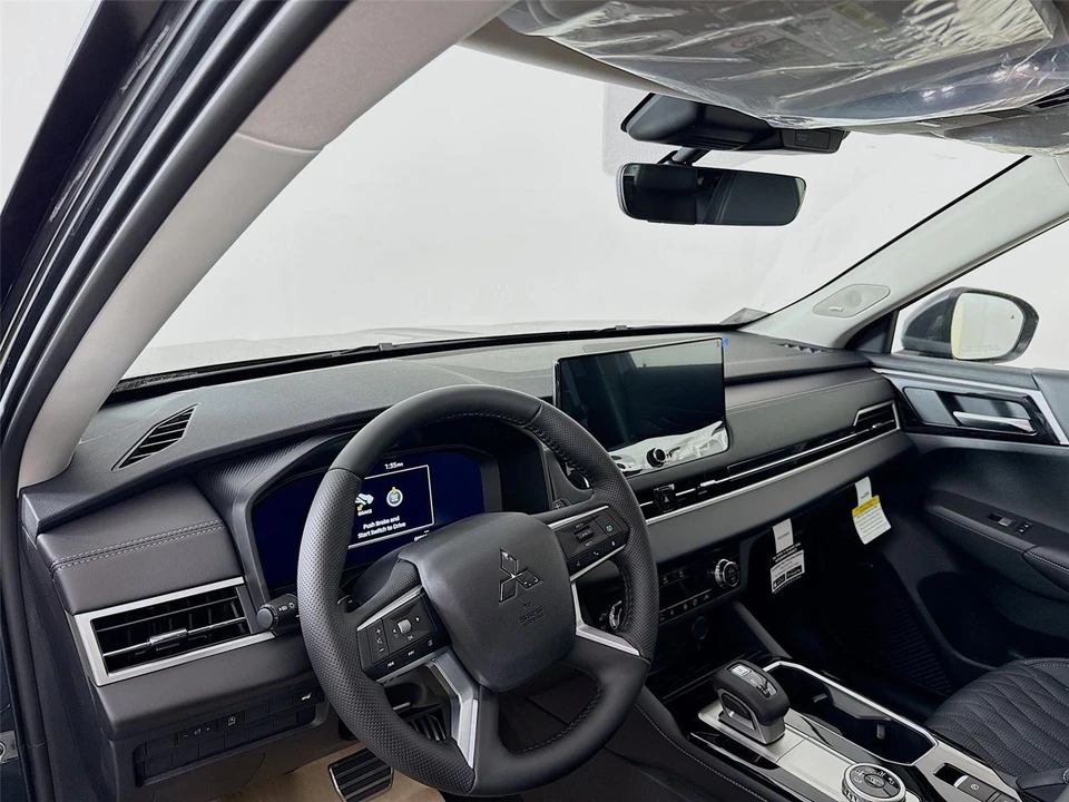2026 Mitsubishi Outlander - Image 3 of 21