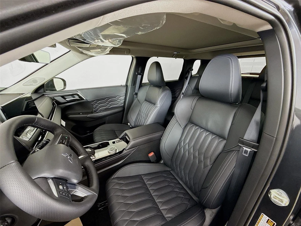 2026 Mitsubishi Outlander - Image 18 of 21