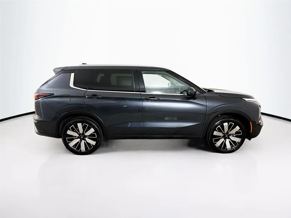 2026 Mitsubishi Outlander - Image 8 of 21
