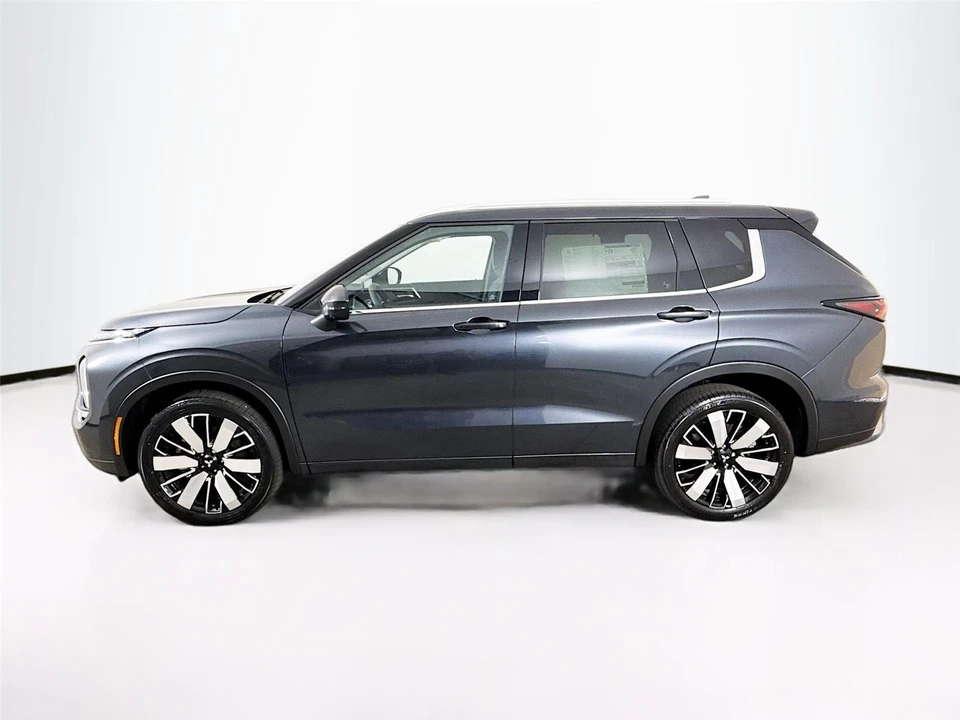 2026 Mitsubishi Outlander - Image 7 of 21
