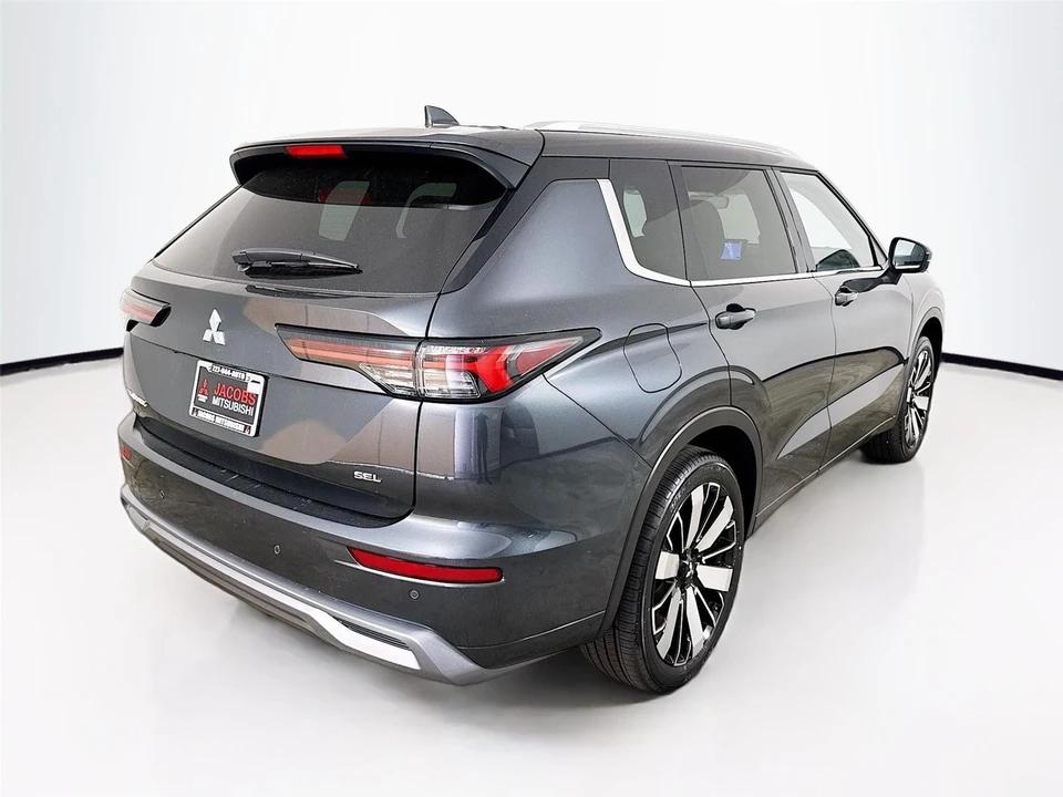 2026 Mitsubishi Outlander - Image 10 of 21