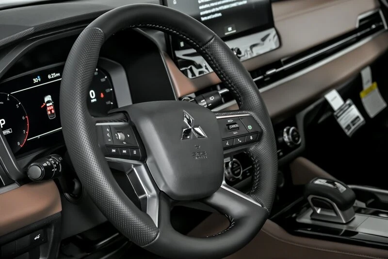 2026 Mitsubishi Outlander - Image 17 of 21
