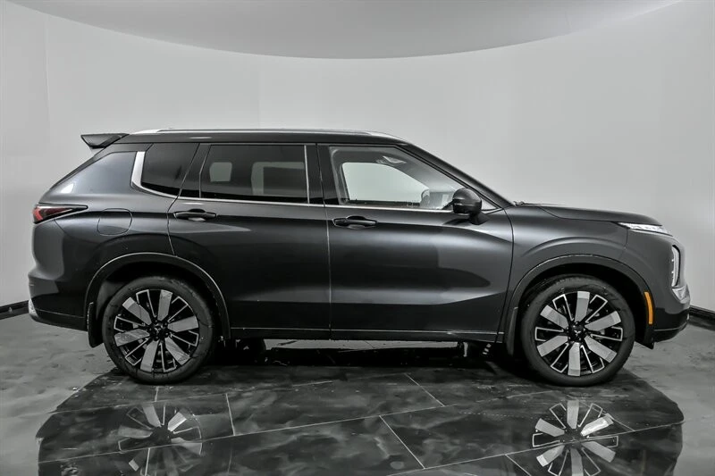 2026 Mitsubishi Outlander - Image 9 of 21