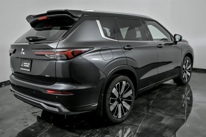 2026 Mitsubishi Outlander - Image 8 of 21