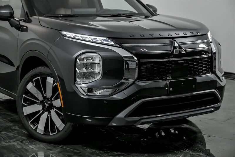 2026 Mitsubishi Outlander - Image 2 of 21