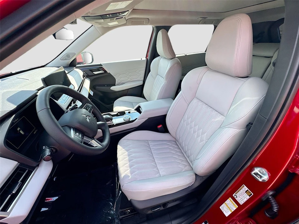 2026 Mitsubishi Outlander - Image 2 of 21