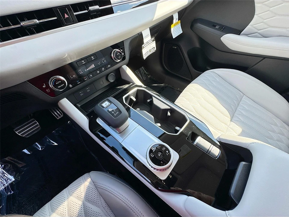 2026 Mitsubishi Outlander - Image 15 of 21