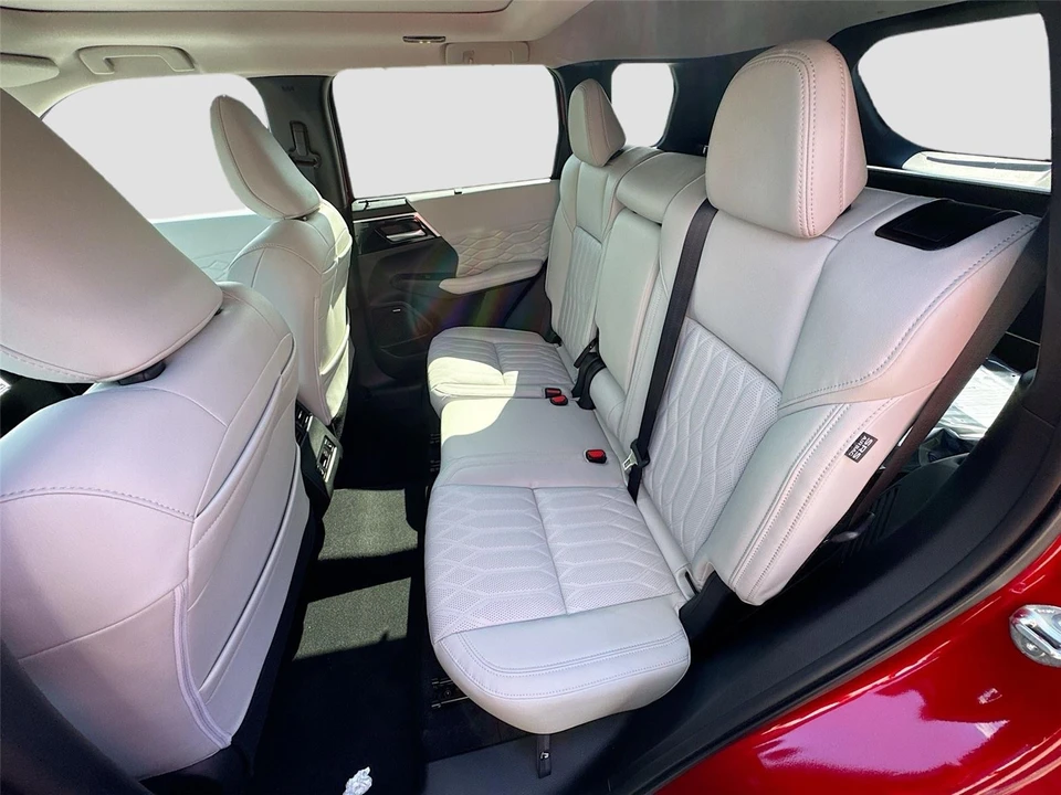 2026 Mitsubishi Outlander - Image 18 of 21