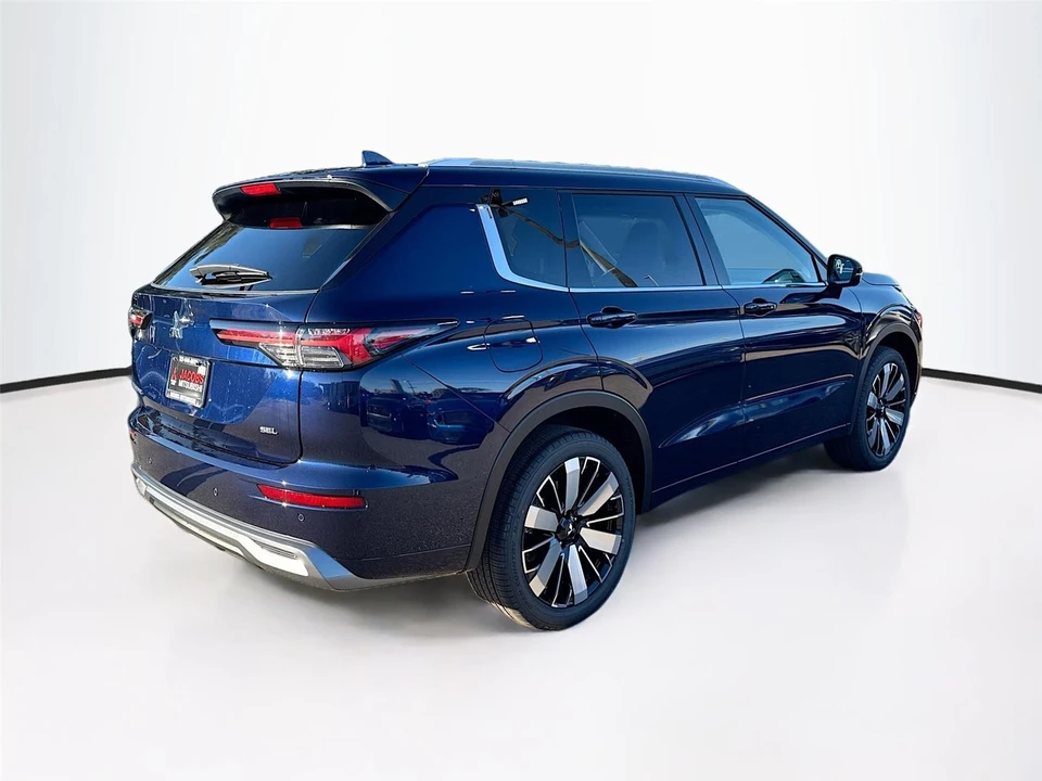 2026 Mitsubishi Outlander - Image 7 of 21