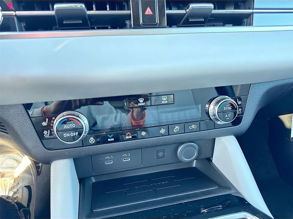 2026 Mitsubishi Outlander - Image 16 of 21
