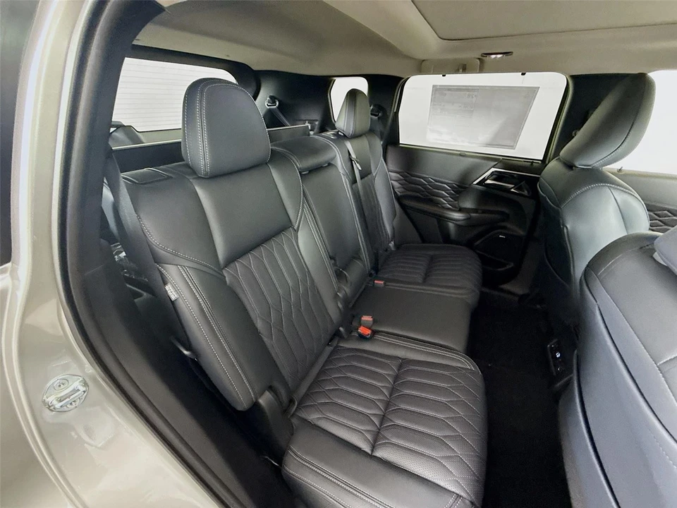 2026 Mitsubishi Outlander - Image 20 of 21