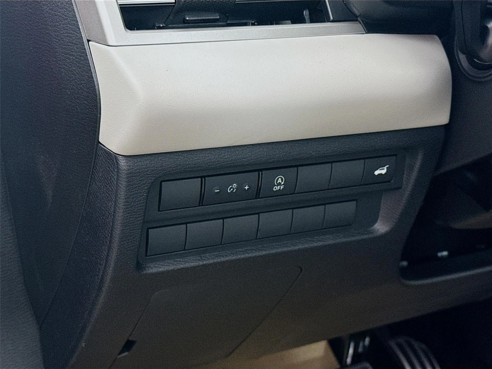 2026 Mitsubishi Outlander - Image 7 of 21