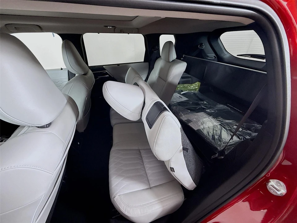 2026 Mitsubishi Outlander - Image 19 of 21