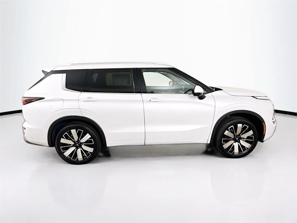 2026 Mitsubishi Outlander - Image 8 of 21
