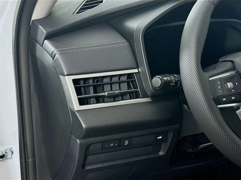 2026 Mitsubishi Outlander - Image 10 of 21