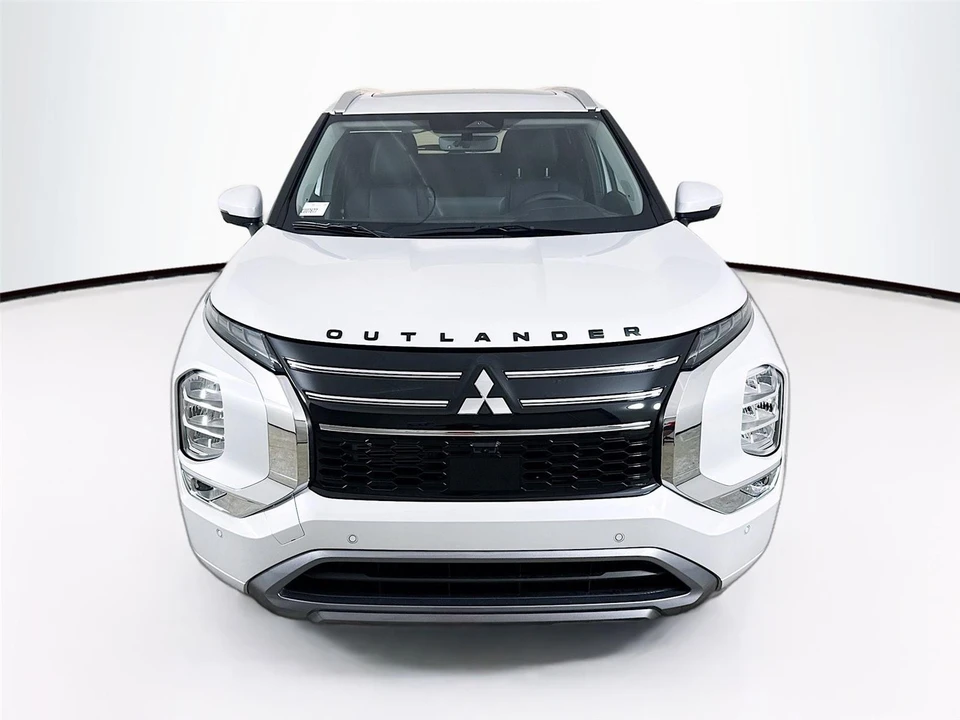 2026 Mitsubishi Outlander - Image 2 of 21