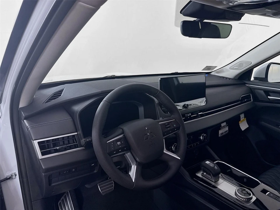 2026 Mitsubishi Outlander - Image 9 of 21