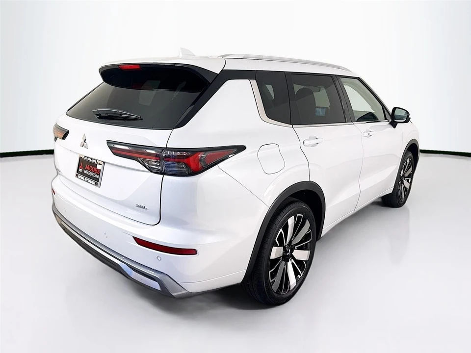 2026 Mitsubishi Outlander - Image 7 of 21