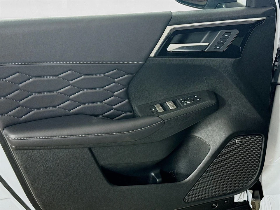 2026 Mitsubishi Outlander - Image 17 of 21