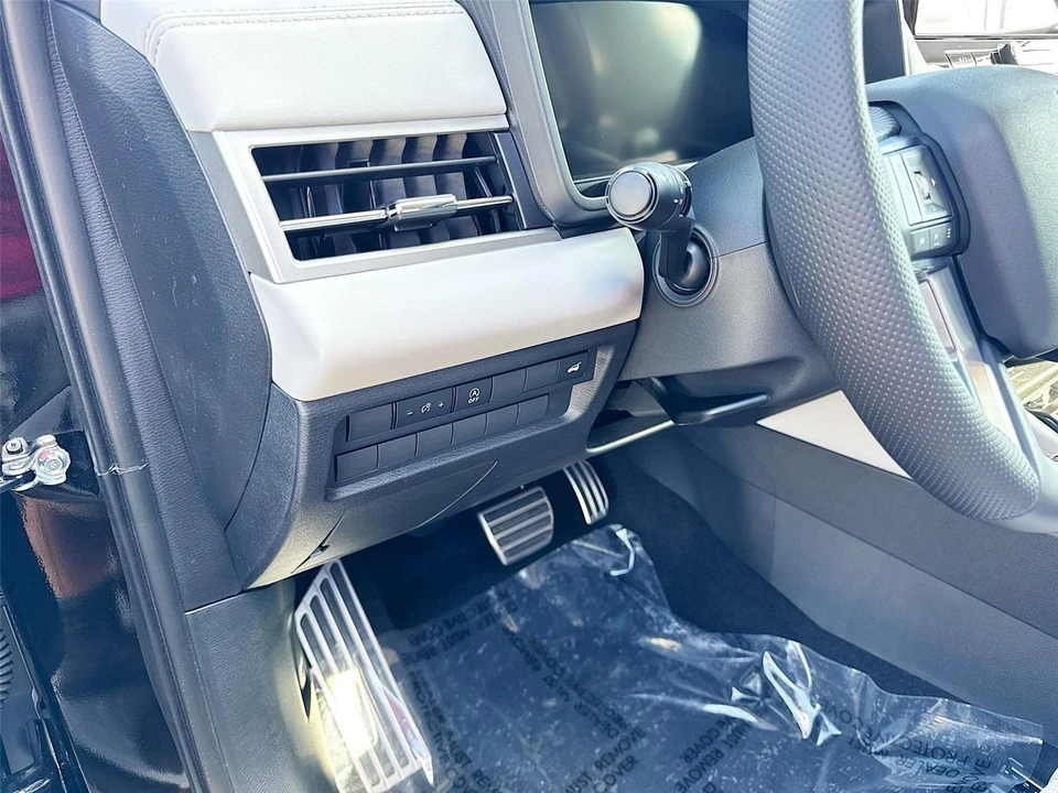 2026 Mitsubishi Outlander - Image 10 of 21