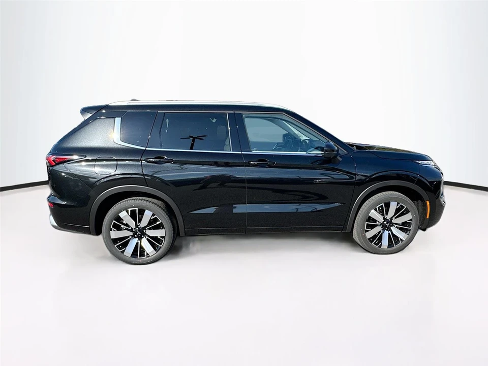 2026 Mitsubishi Outlander - Image 8 of 21