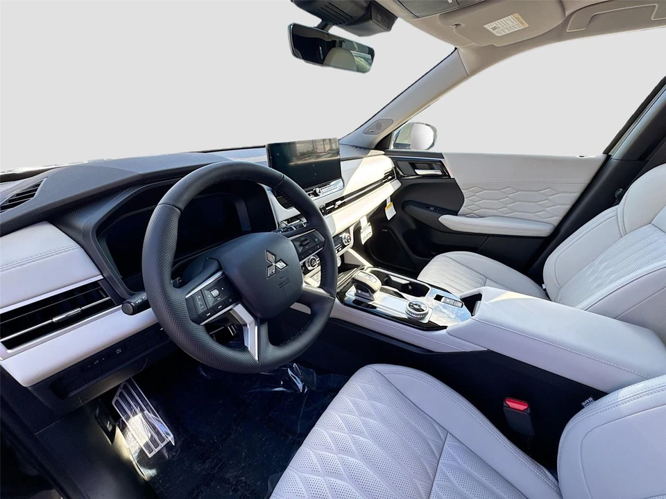 2026 Mitsubishi Outlander - Image 9 of 21