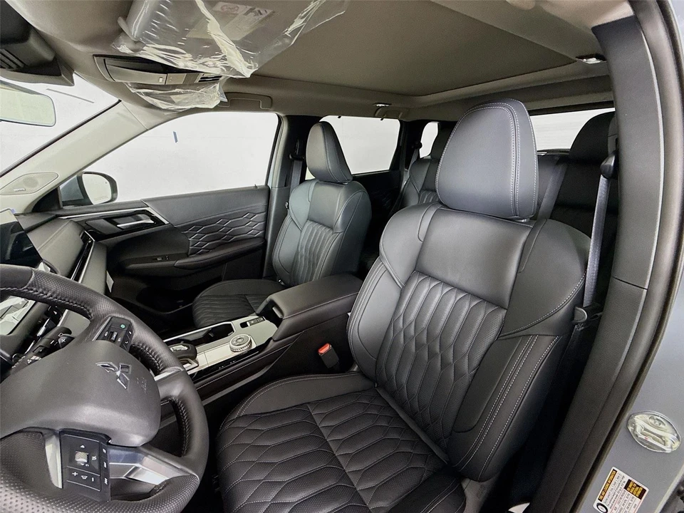 2026 Mitsubishi Outlander - Image 2 of 21