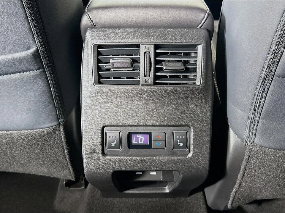 2026 Mitsubishi Outlander - Image 19 of 21