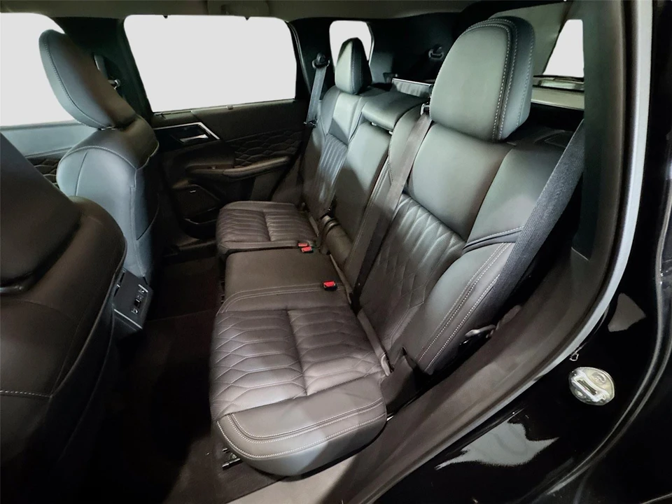 2026 Mitsubishi Outlander - Image 19 of 21