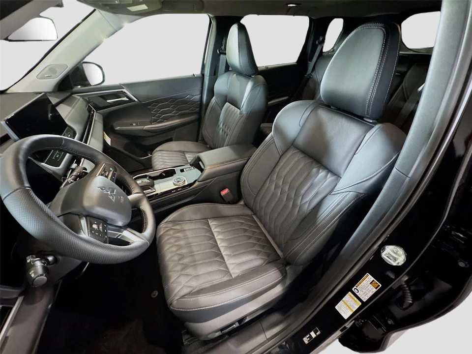 2026 Mitsubishi Outlander - Image 2 of 21
