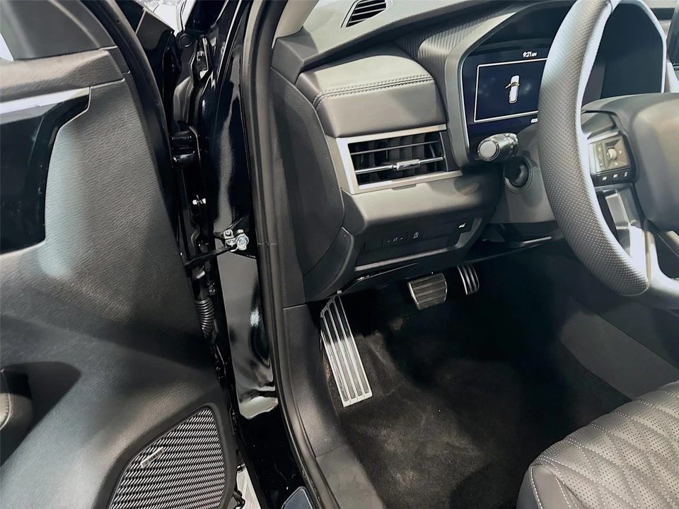 2026 Mitsubishi Outlander - Image 7 of 21