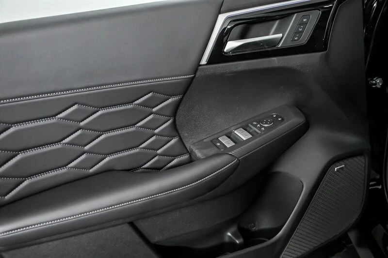 2026 Mitsubishi Outlander - Image 10 of 21