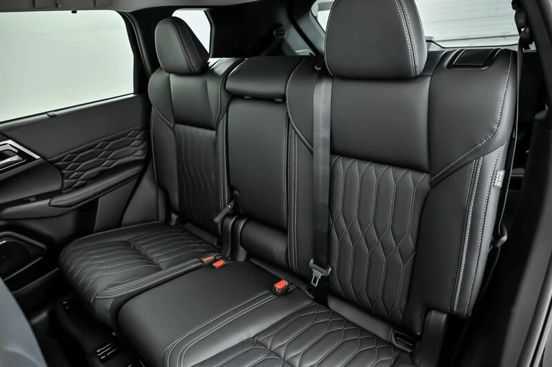 2026 Mitsubishi Outlander - Image 16 of 21
