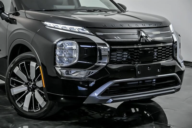 2026 Mitsubishi Outlander - Image 2 of 21