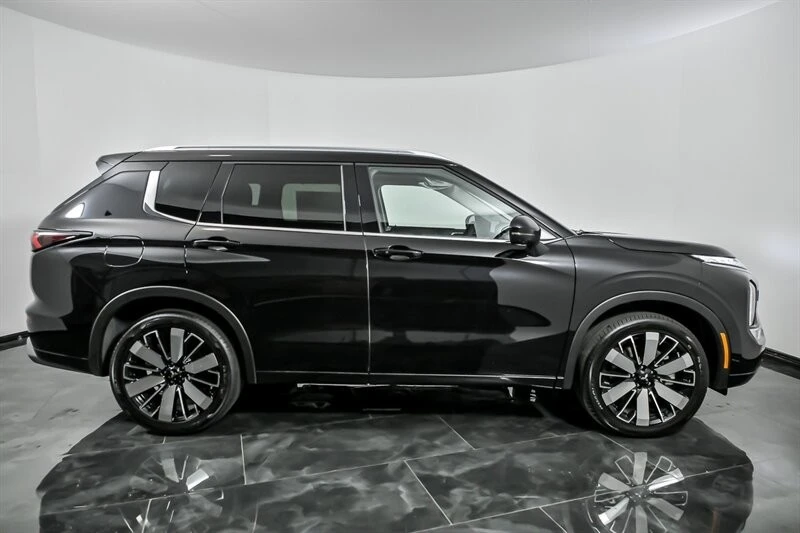 2026 Mitsubishi Outlander - Image 9 of 21