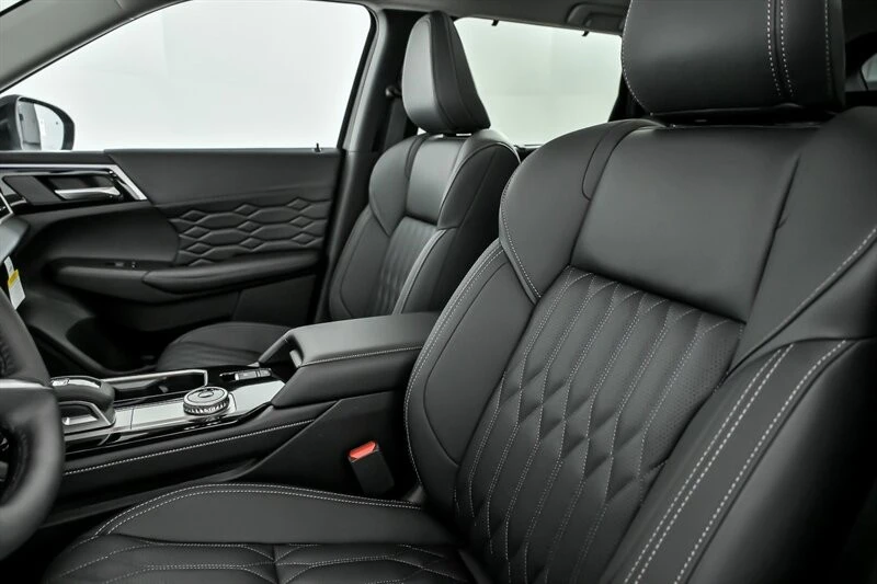 2026 Mitsubishi Outlander - Image 14 of 21