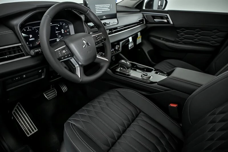 2026 Mitsubishi Outlander - Image 13 of 21