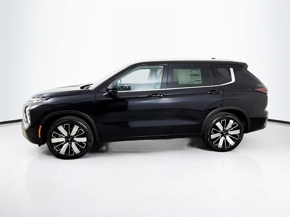 2026 Mitsubishi Outlander - Image 4 of 21