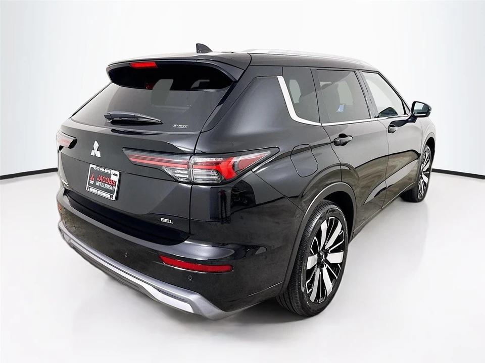 2026 Mitsubishi Outlander - Image 7 of 21