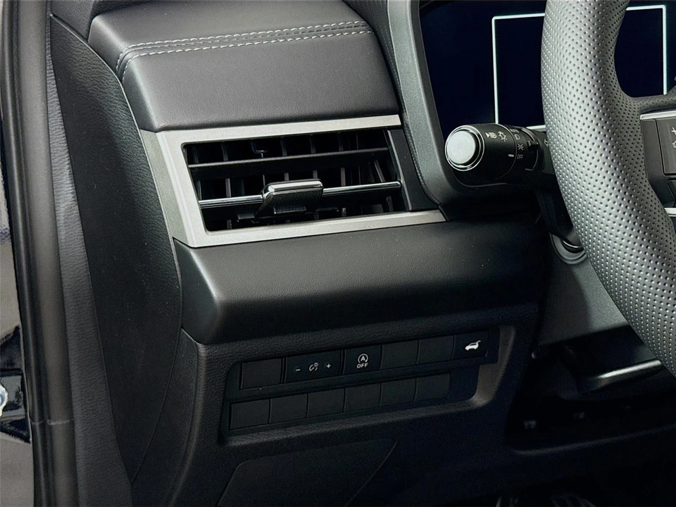 2026 Mitsubishi Outlander - Image 10 of 21