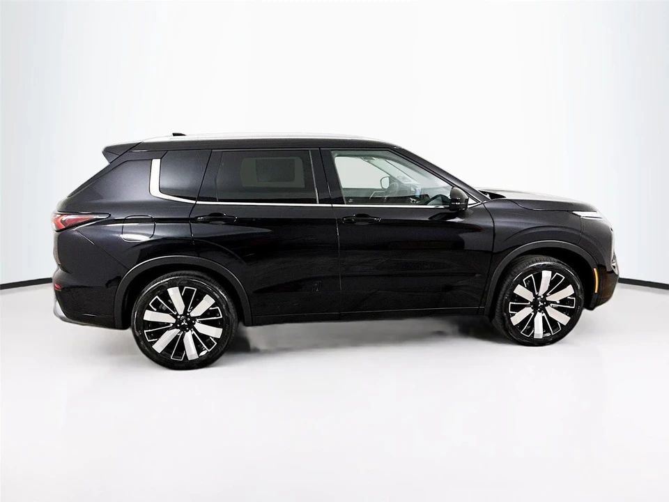 2026 Mitsubishi Outlander - Image 8 of 21