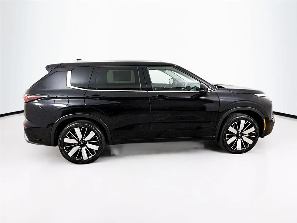 2026 Mitsubishi Outlander - Image 8 of 21