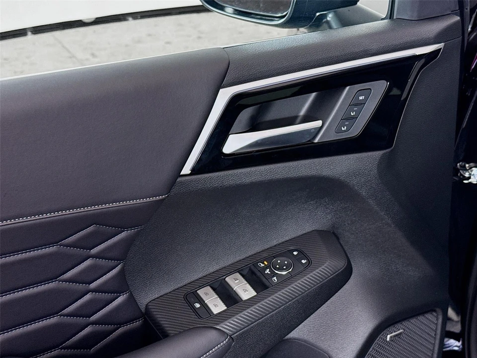 2026 Mitsubishi Outlander - Image 17 of 21