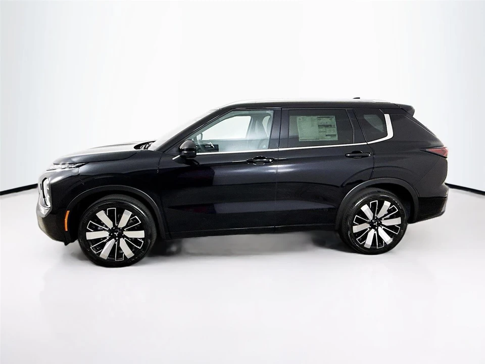 2026 Mitsubishi Outlander - Image 4 of 21