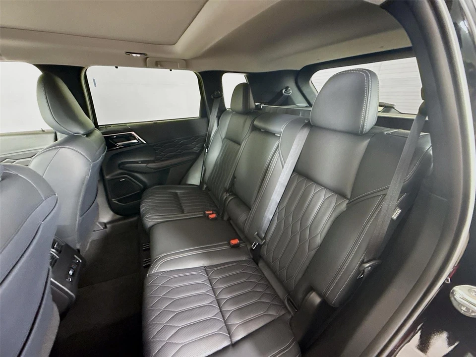 2026 Mitsubishi Outlander - Image 18 of 21