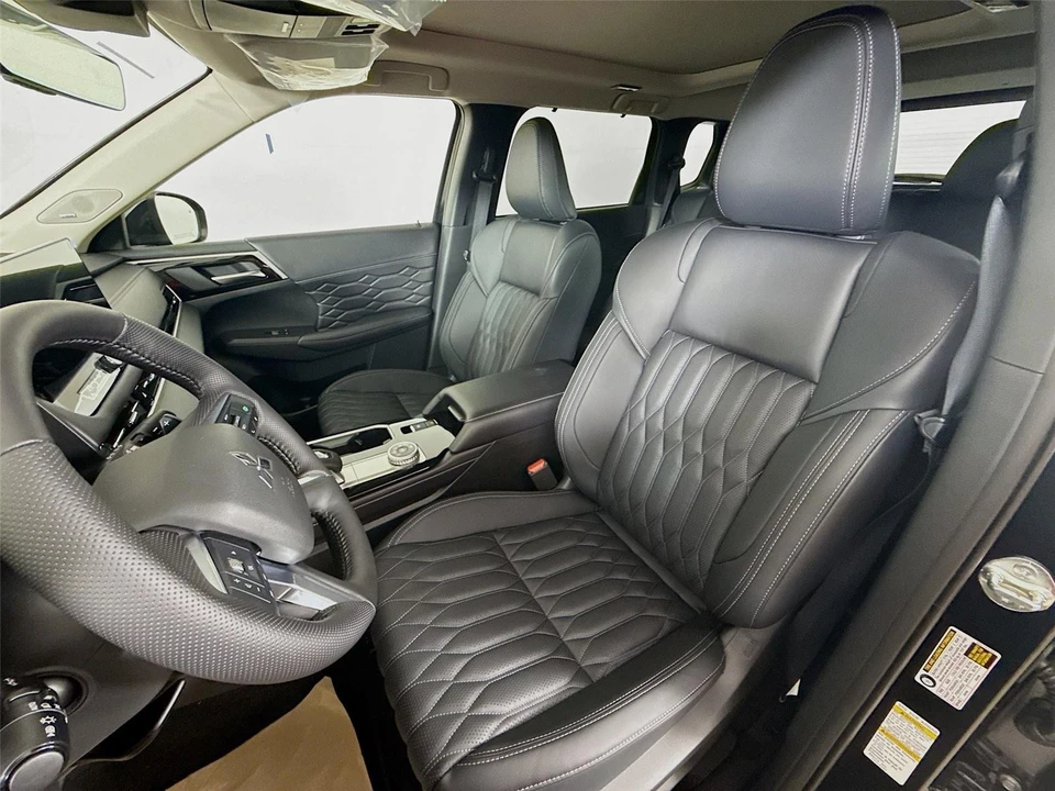 2026 Mitsubishi Outlander - Image 2 of 21