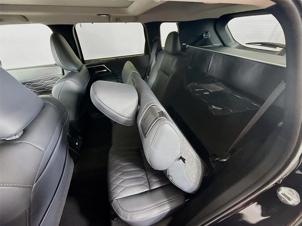 2026 Mitsubishi Outlander - Image 20 of 21