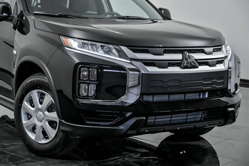 2026 Mitsubishi Outlander - Image 2 of 21